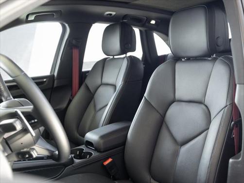 2023 Porsche Macan Base