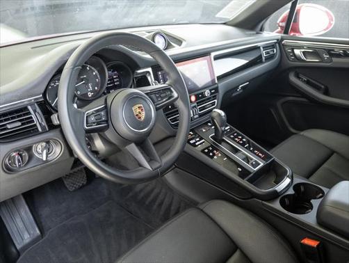 2023 Porsche Macan Base