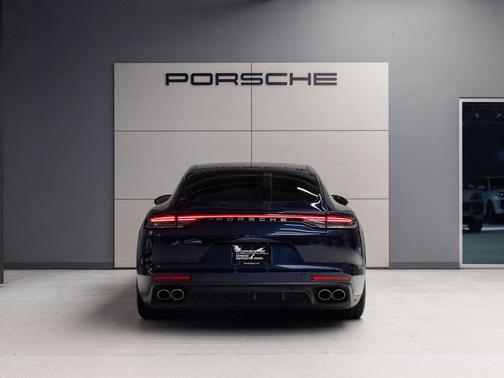 Night Blue Metallic 2023 Porsche Panamera 4 Platinum Edition