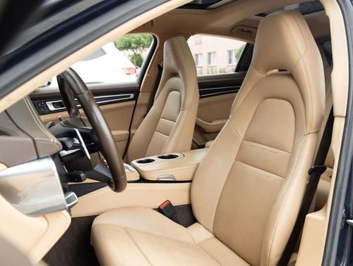 Night Blue Metallic 2023 Porsche Panamera 4 Platinum Edition