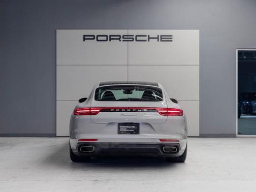 2018 Porsche Panamera 4