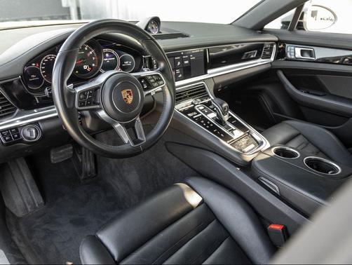 2018 Porsche Panamera 4
