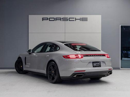 2018 Porsche Panamera 4