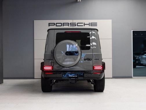 MANUFAKTUR Arabian Grey 2026 Mercedes-Benz AMG G 63 G 63 AMG