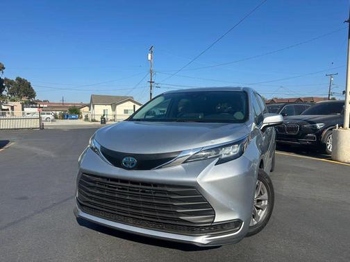 Celestial Silver Metallic 2021 Toyota Sienna LE
