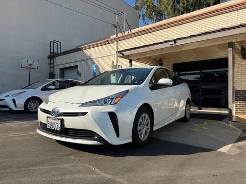 2019 Toyota Prius LE