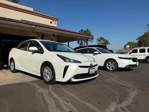 2019 Toyota Prius LE