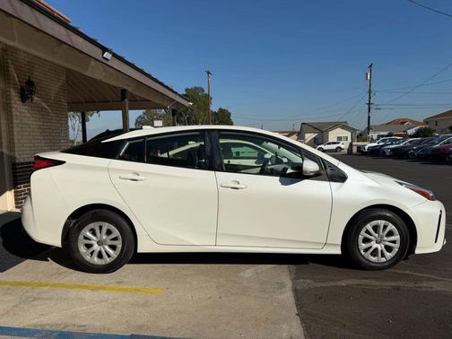 2019 Toyota Prius LE