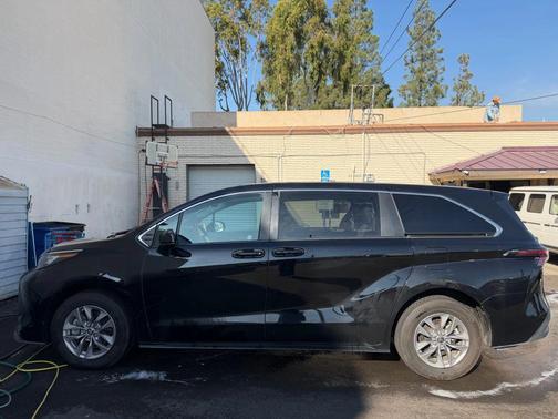 2023 Toyota Sienna LE