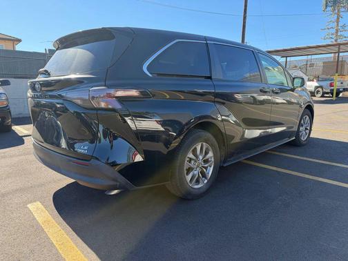 2023 Toyota Sienna LE