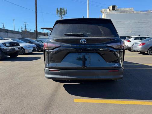 2023 Toyota Sienna LE