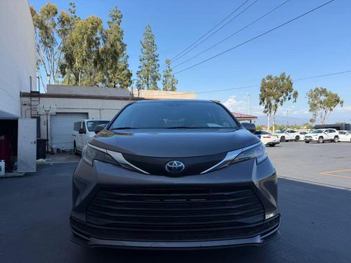 2021 Toyota Sienna LE