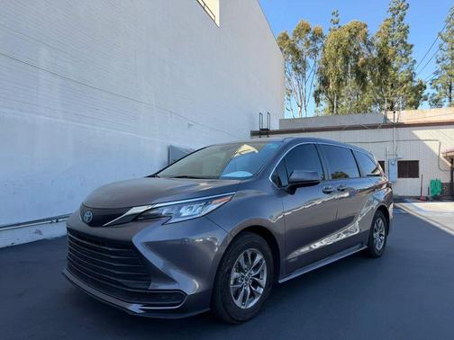 2021 Toyota Sienna LE