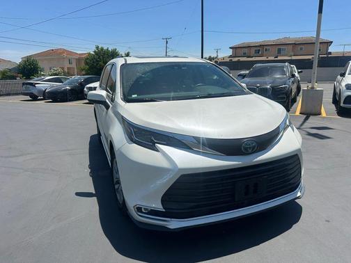 2021 Toyota Sienna XLE