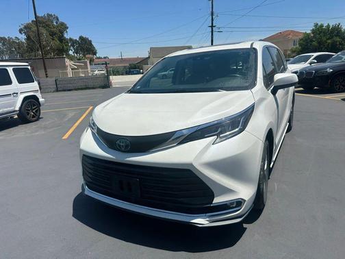 2021 Toyota Sienna XLE