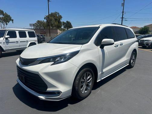 2021 Toyota Sienna XLE