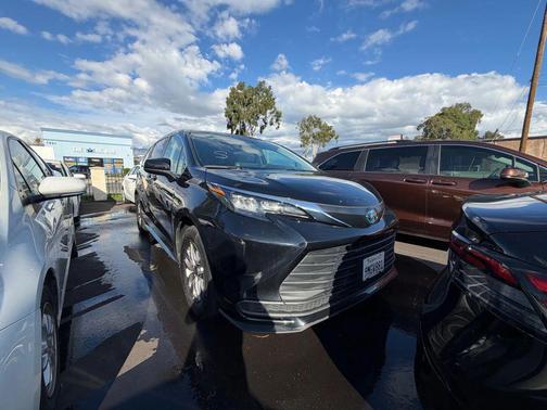 2024 Toyota Sienna LE