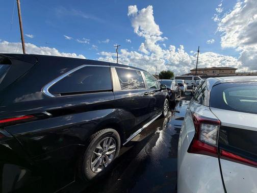 2024 Toyota Sienna LE