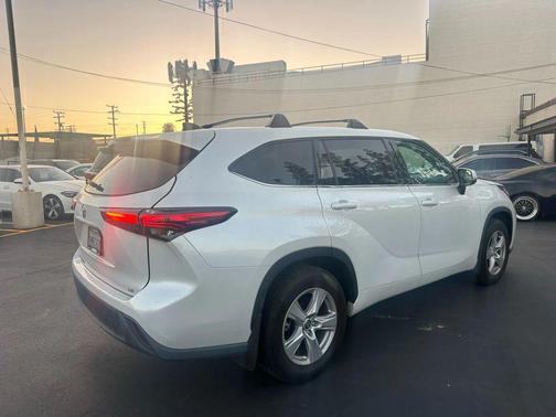 2022 Toyota Highlander LE