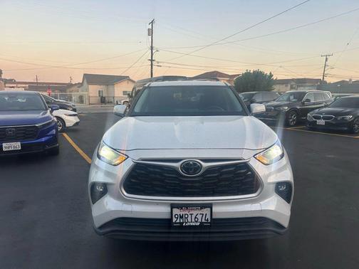 2022 Toyota Highlander LE