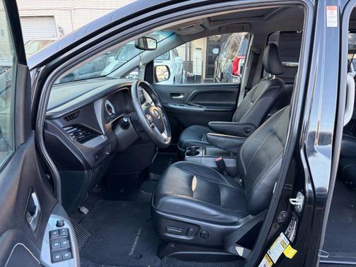 2015 Toyota Sienna SE