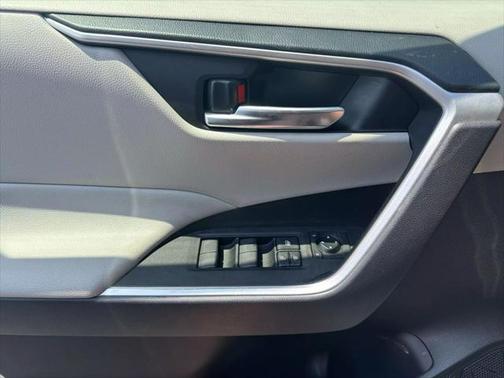 2019 Toyota RAV4 Hybrid XLE