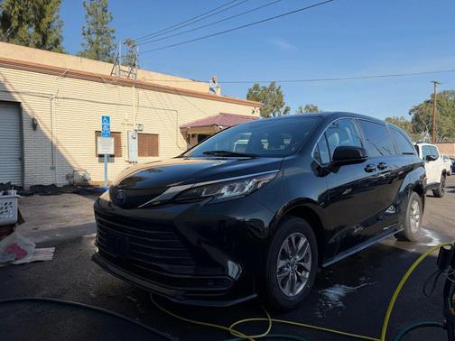 Black 2023 Toyota Sienna LE