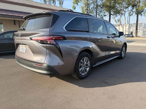 2021 Toyota Sienna LE