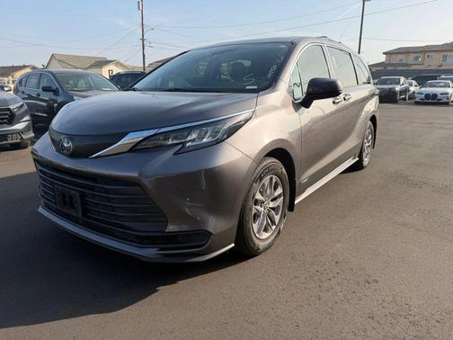 2021 Toyota Sienna LE