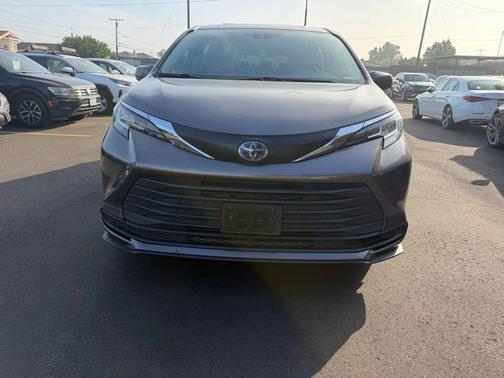 2021 Toyota Sienna LE