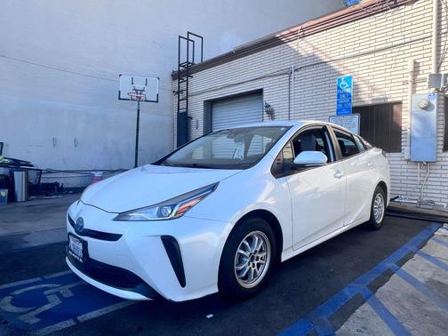 2019 Toyota Prius LE