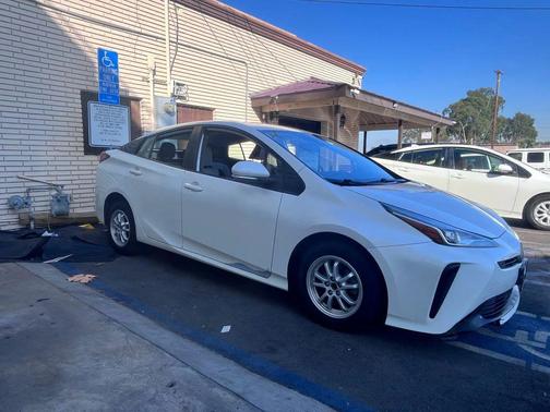 2019 Toyota Prius LE