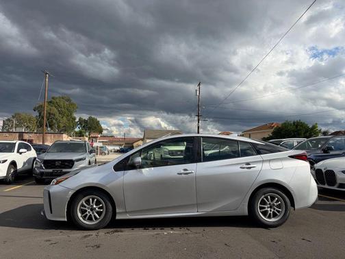 2022 Toyota Prius LE