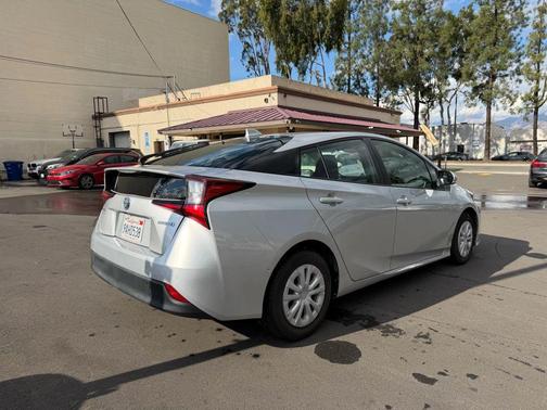 2022 Toyota Prius LE