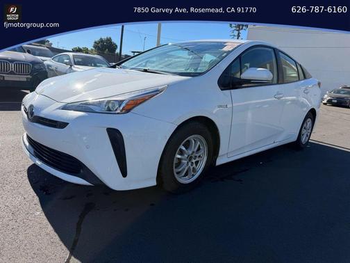 2022 Toyota Prius LE