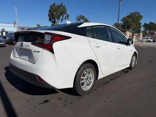 2022 Toyota Prius LE