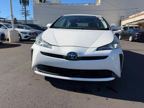 2022 Toyota Prius LE