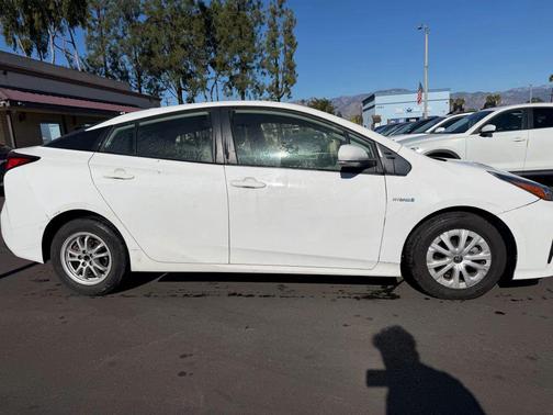 2022 Toyota Prius LE