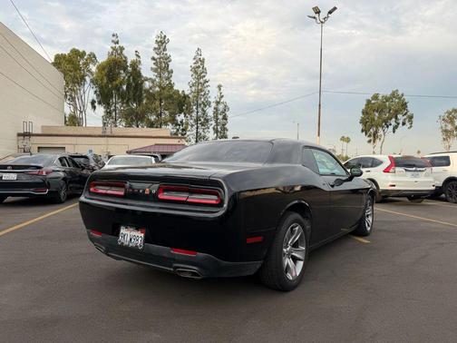 2015 Dodge Challenger SXT