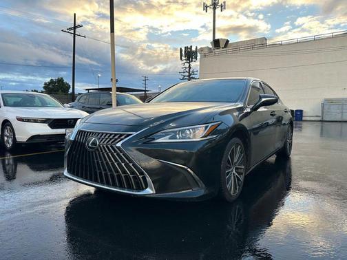2023 Lexus ES 300h Base