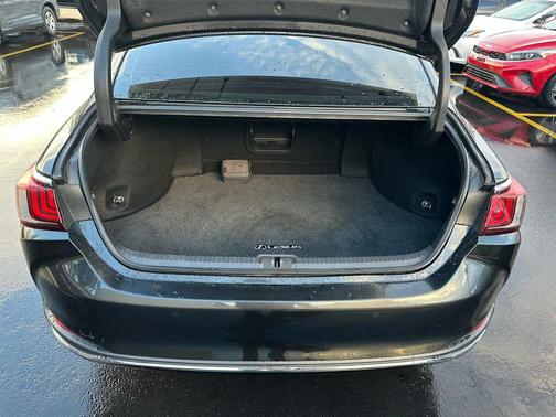 2023 Lexus ES 300h Base