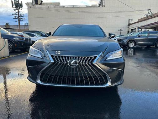2023 Lexus ES 300h Base