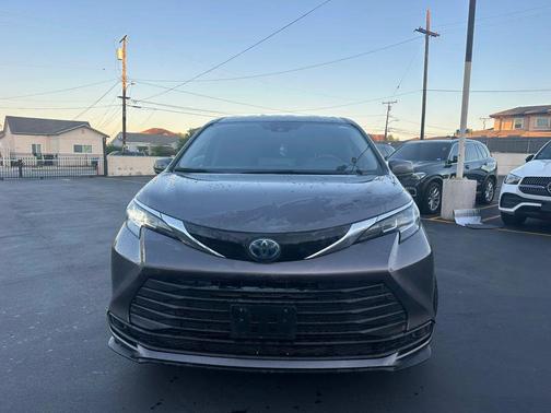 2021 Toyota Sienna LE