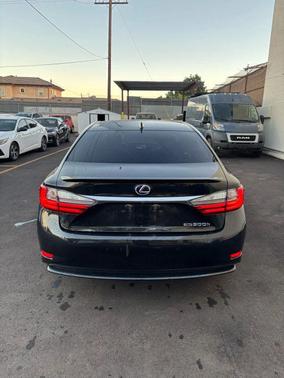 2017 Lexus ES 300h Base