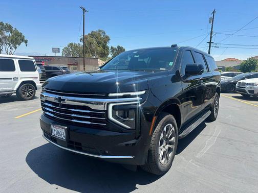 2025 Chevrolet Suburban LT