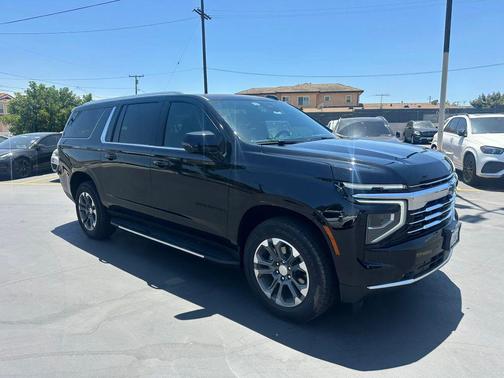 2025 Chevrolet Suburban LT