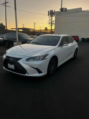 2022 Lexus ES 300h Base