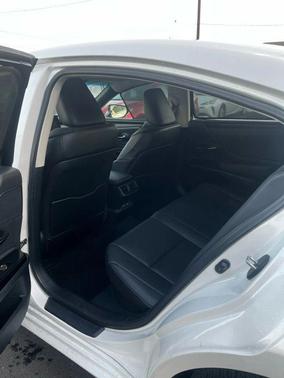 2022 Lexus ES 300h Base