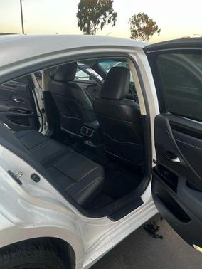 2022 Lexus ES 300h Base