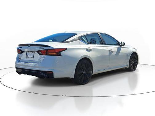 2022 Nissan Altima SR FWD